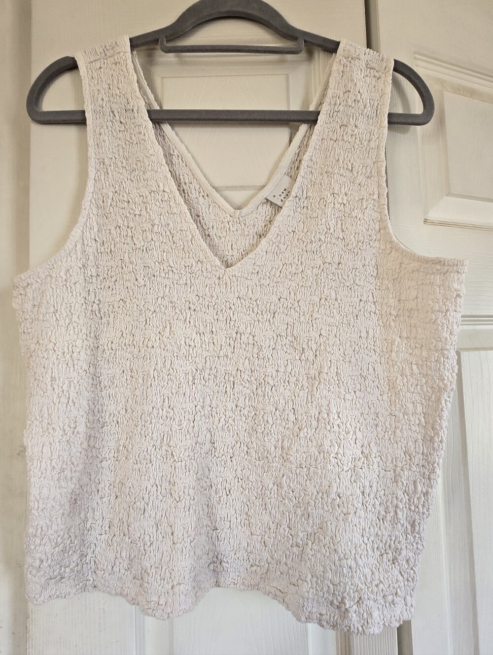 a new day White Textured V-Neck Stretchy Tank Top XL